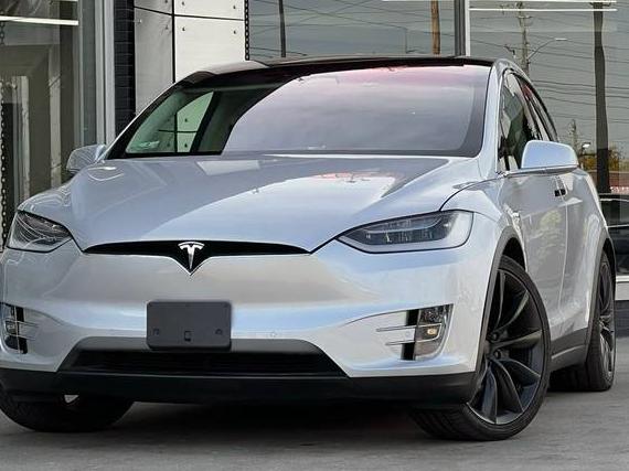 TESLA MODEL X 2018 5YJXCBE2XJF113601 image